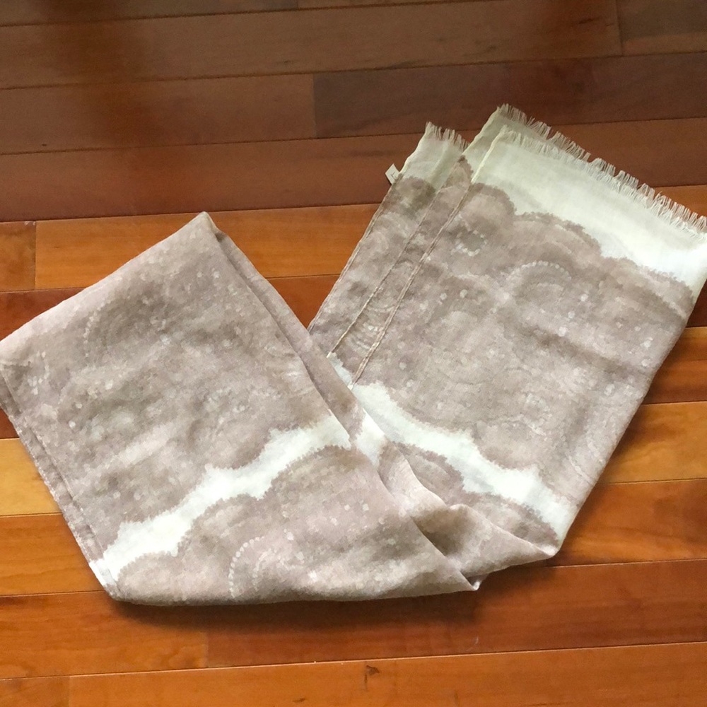 Light weight lightly worn Loft scarf